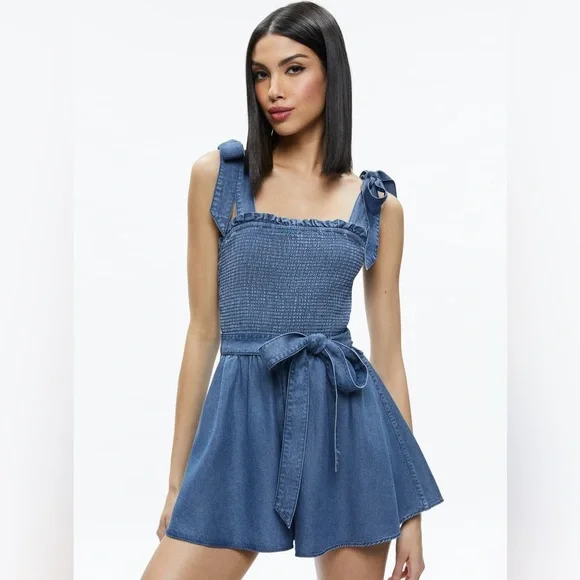 EUC ALICE + OLIVIA SOLD OUT ROZ SMOCKED CHAMBRAY ROMPER SZ 10 - Picture 2 of 10